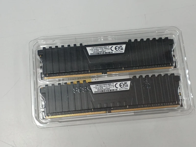 CORSAIR DDR4 Desktop-Speicher DDR4 32GB (16GB×2)