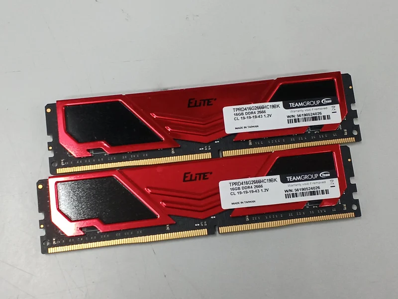 TEAM Desktop-Speicher: DDR4 32 GB (16 GB × 2)