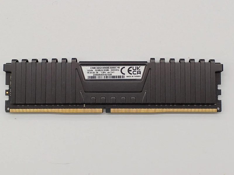 CORSAIR DDR4-Speicher CMK32GX4M2E3200C16