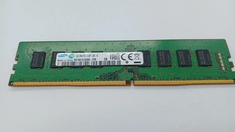 SAMSUNG Speicher: DDR4 8 GB × 2-Die M378A1G43DB0-CPB
