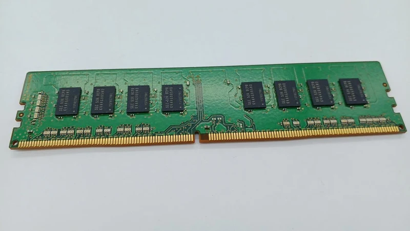 SAMSUNG Speicher: DDR4 8 GB × 2-Die M378A1G43DB0-CPB