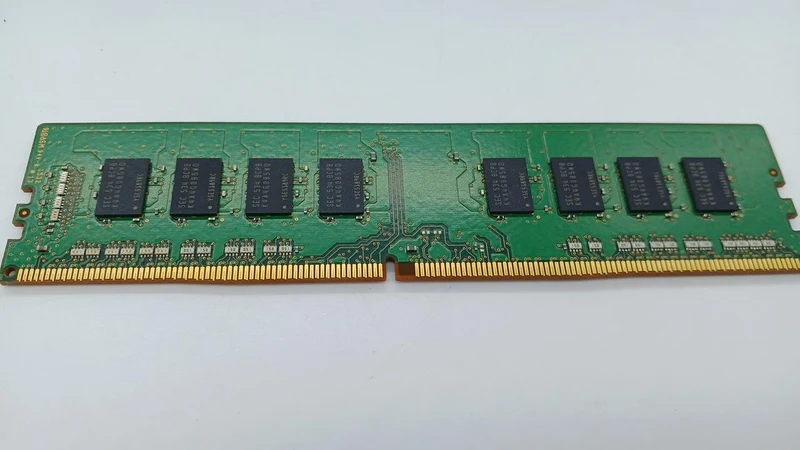 SAMSUNG Speicher: DDR4 8 GB × 2-Die M378A1G43DB0-CPB