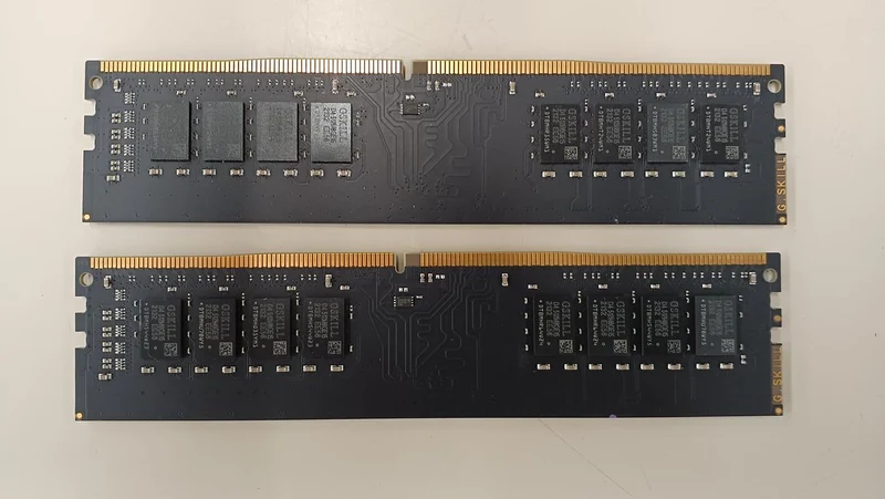 G.SKILL DDR4 F4-2666C19D-16GNT