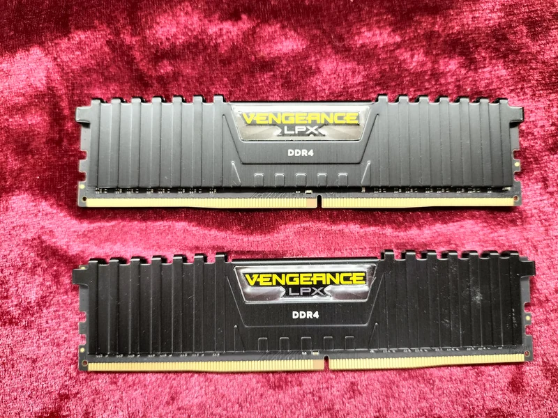 CORSAIR Speicher CMK16GX4M2A2666C16