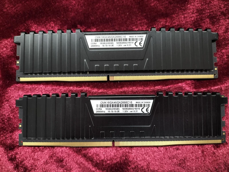 CORSAIR Speicher CMK16GX4M2A2666C16