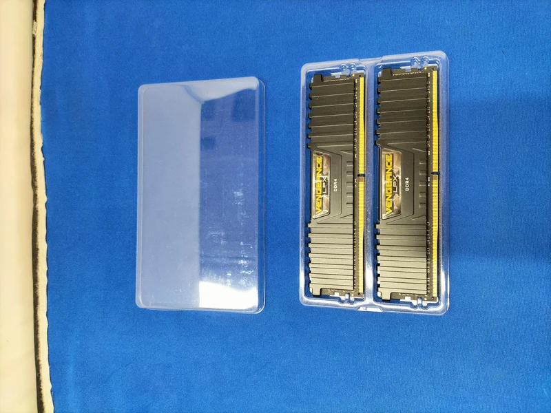 CORSAIR Speicher CMK32GX4M2A2666C16