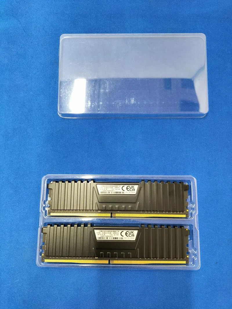 CORSAIR Speicher CMK32GX4M2A2666C16