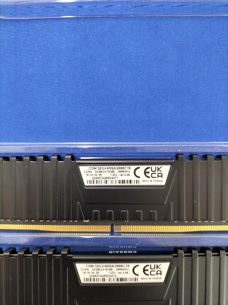 CORSAIR Speicher CMK32GX4M2A2666C16
