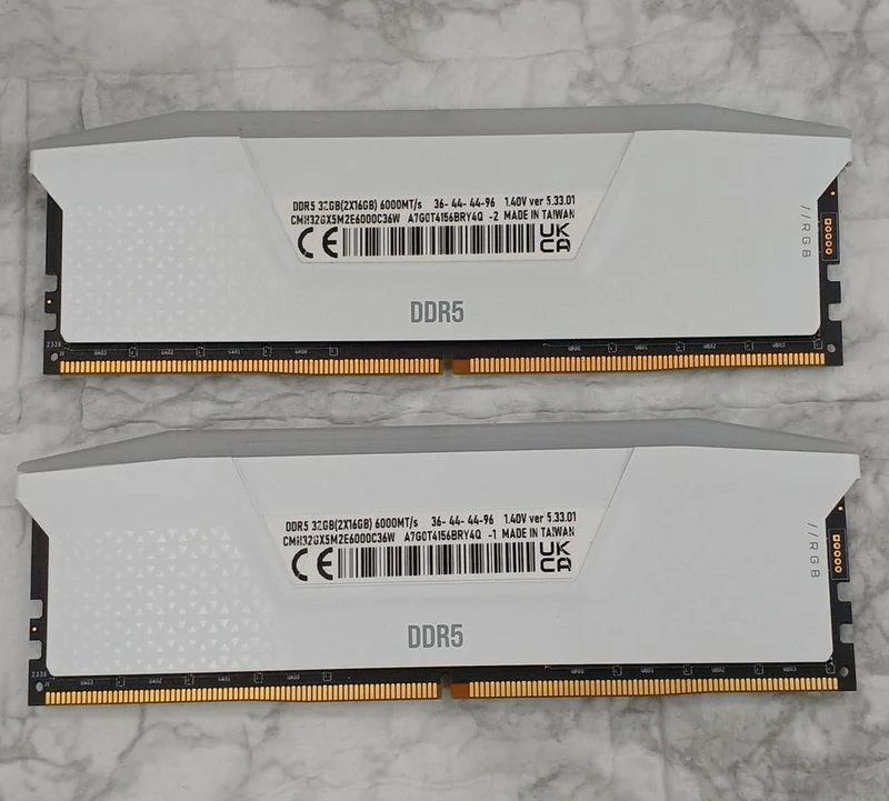 CORSAIR Arbeitsspeicher CMH32GX5M2B6200C36W