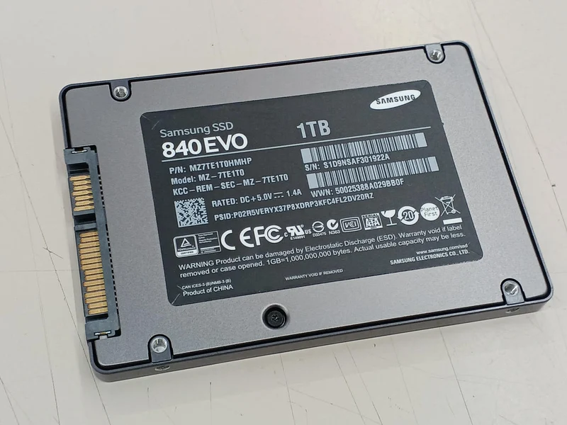 SAMSUNG SSD 1 TB MZ-7TE1T0B/IT
