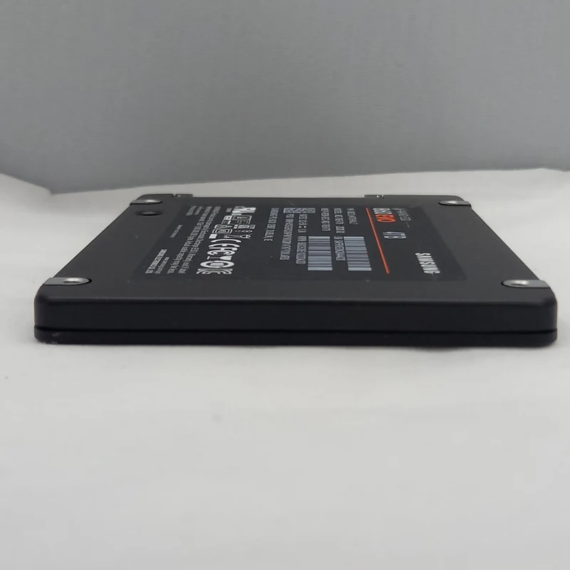 SAMSUNG SSD 4 TB MZ-76E4T0