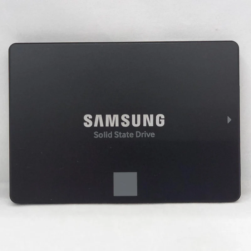 SAMSUNG SSD 4 TB MZ-76E4T0