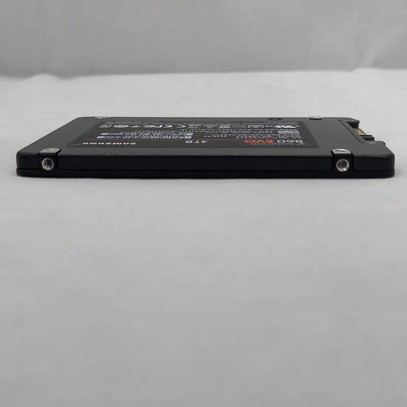 SAMSUNG SSD 4 TB MZ-76E4T0
