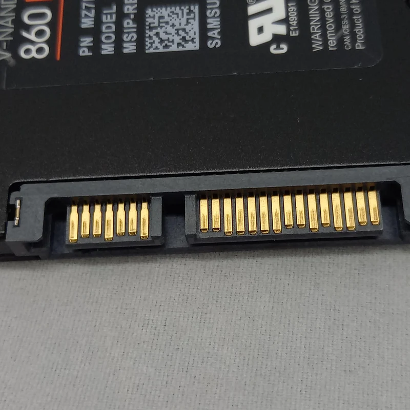 SAMSUNG SSD 4 TB MZ-76E4T0