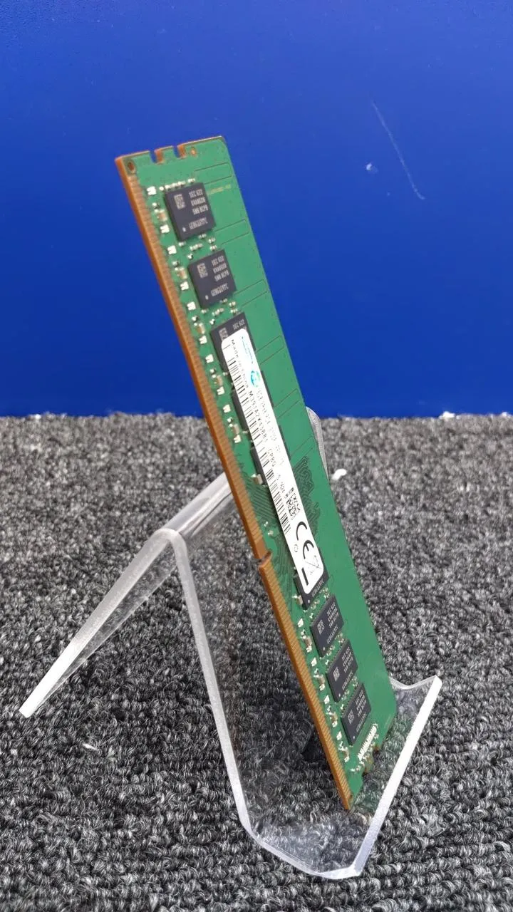 SAMSUNG Arbeitsspeicher: DDR4 16GB M391A2K43BB1-CPBQ