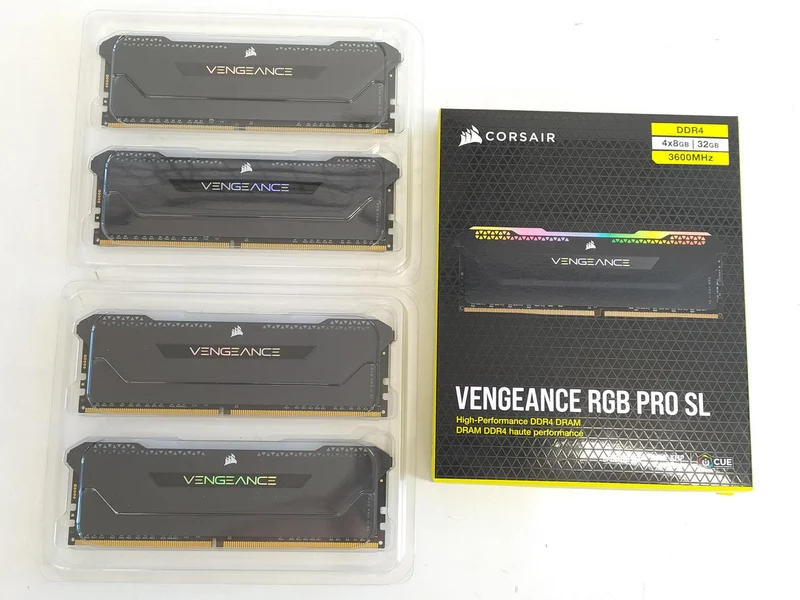 CORSAIR VENGEANCE RGB PRO SL 32GB CMH32GX4M4D3600C18