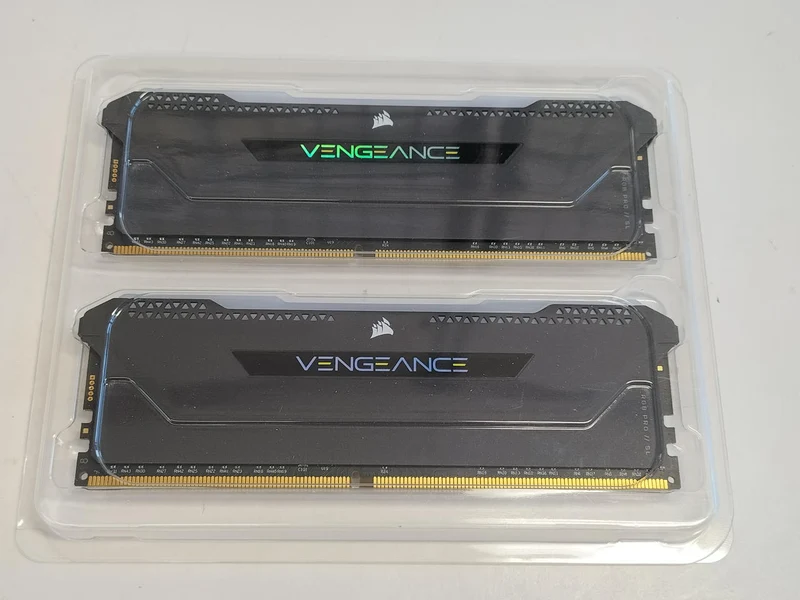 CORSAIR VENGEANCE RGB PRO SL 32GB CMH32GX4M4D3600C18