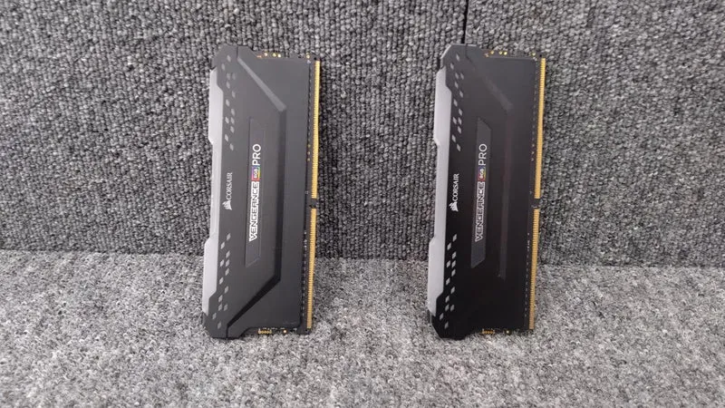 CORSAIR Arbeitsspeicher CMW16GX4M2A2666C16W