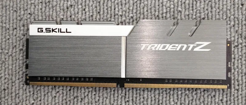 G.SKILL Speicher F4-3300C16Q-32GTZSW