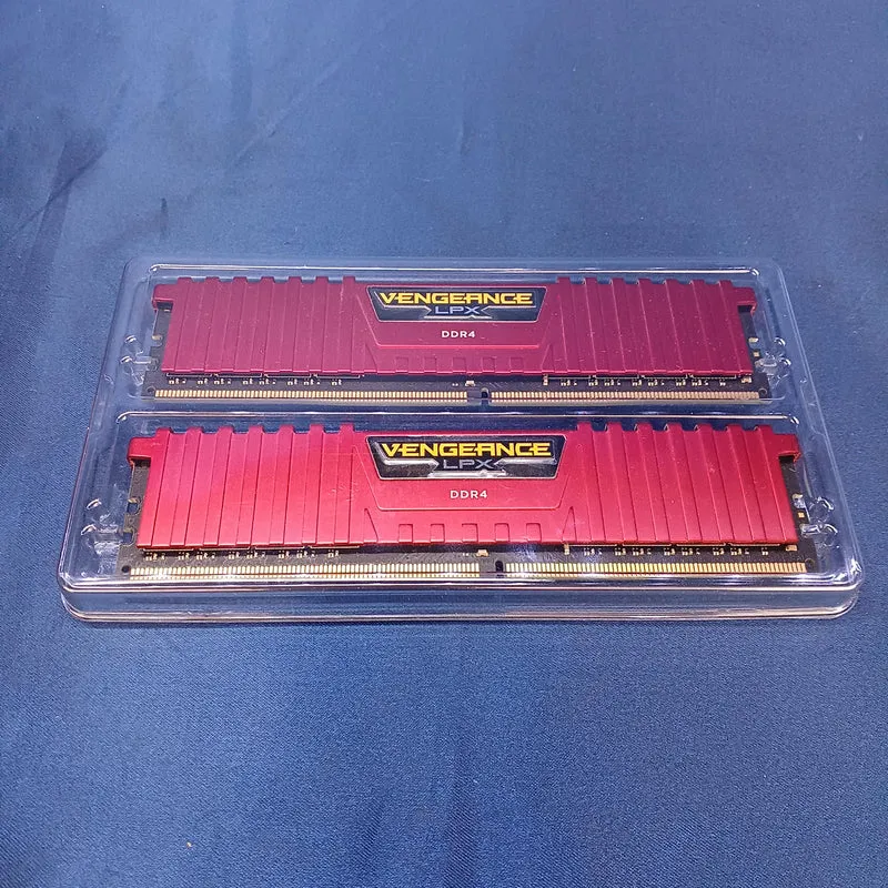 CORSAIR Speicher CMK16GX4M2A2666C16R