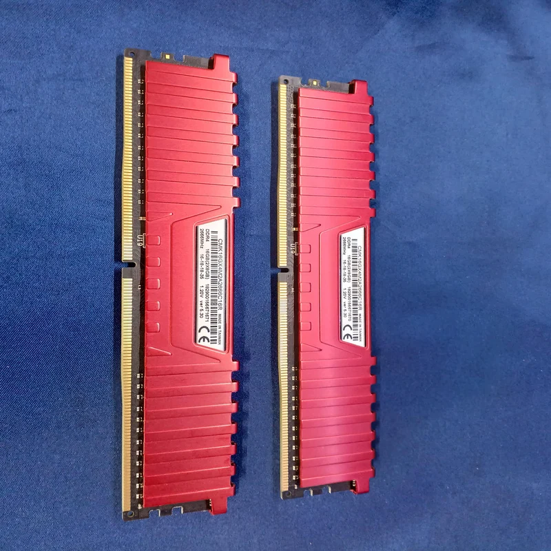 CORSAIR Speicher CMK16GX4M2A2666C16R