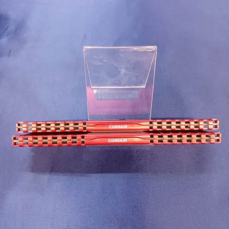 CORSAIR Speicher CMK16GX4M2A2666C16R