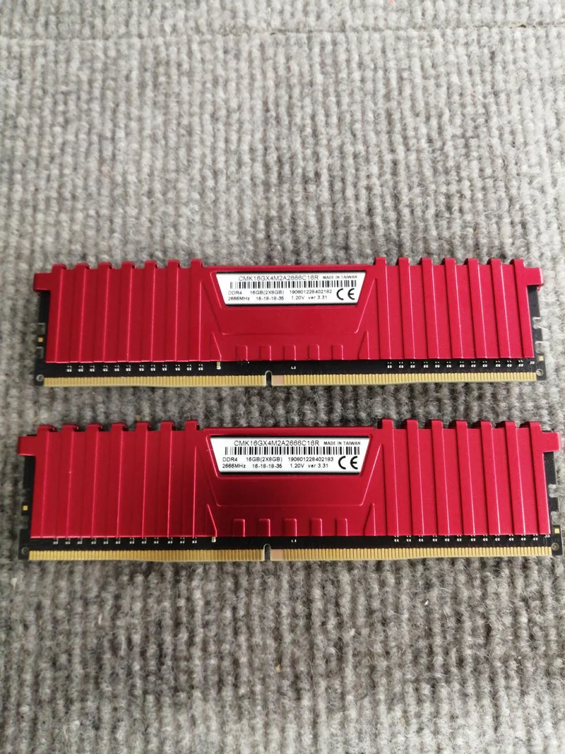 CORSAIR PC-Speicher CMK16GX4M2A2666C16R