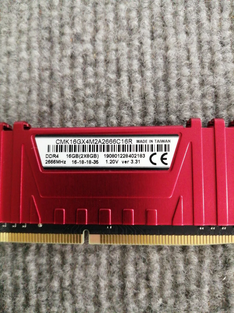 CORSAIR PC-Speicher CMK16GX4M2A2666C16R