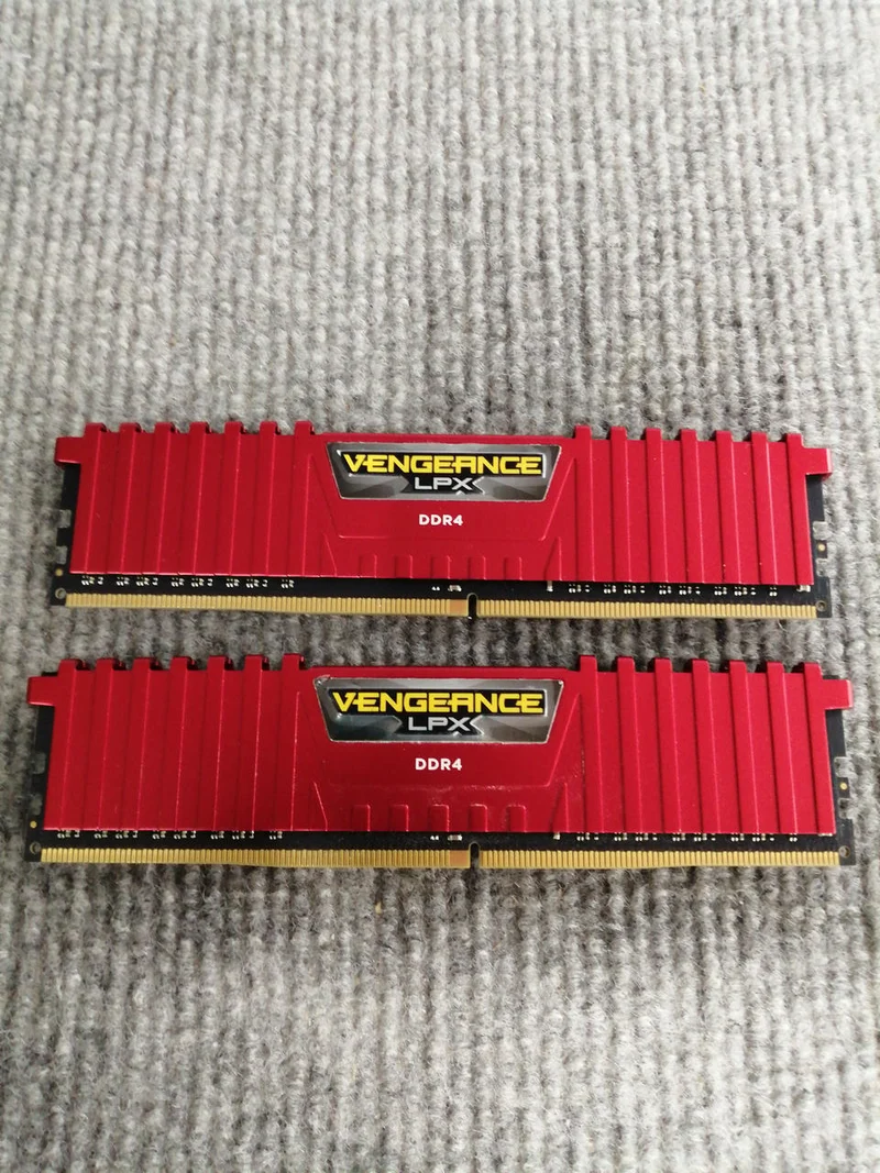CORSAIR PC-Speicher CMK16GX4M2A2666C16R