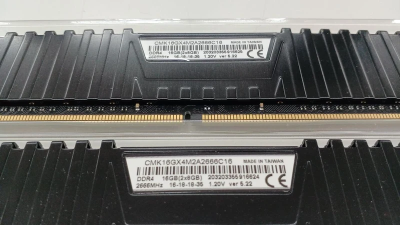 CORSAIR PC-Speicher CMK16GX4M2A2666C16
