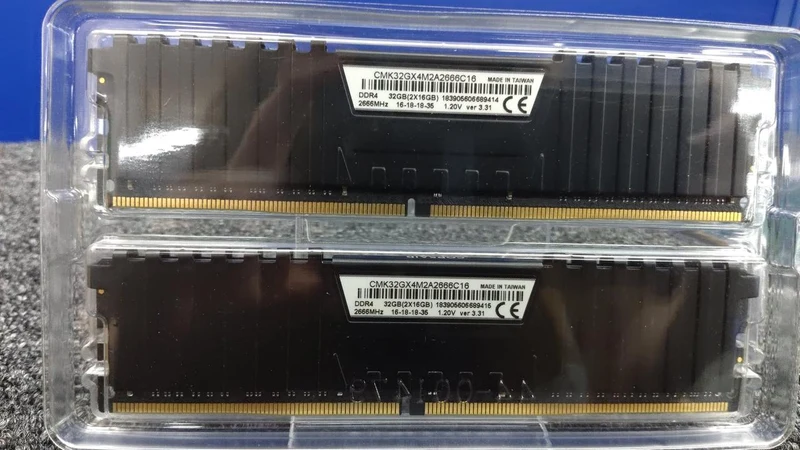 CORSAIR Speicherset CMK32GX4M2A2666C16