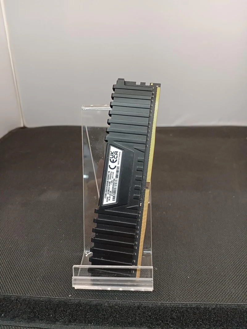 [SCHROTT] CORSAIR [DRAM-Fehler] DDR4-Speicher 16 GB CMK32GX4M2E3200C16