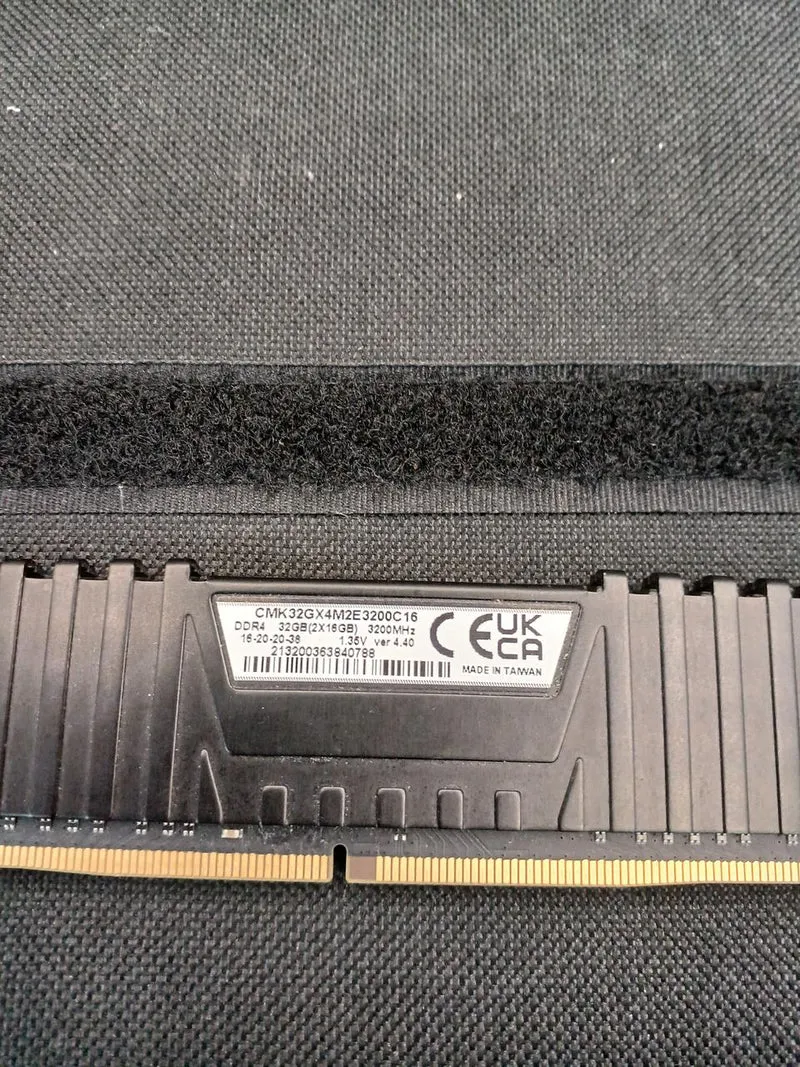 [SCHROTT] CORSAIR [DRAM-Fehler] DDR4-Speicher 16 GB CMK32GX4M2E3200C16