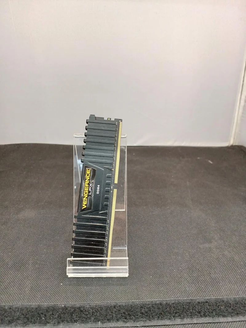 [SCHROTT] CORSAIR [DRAM-Fehler] DDR4-Speicher 8 GB CMK16GX4M2A2666C16