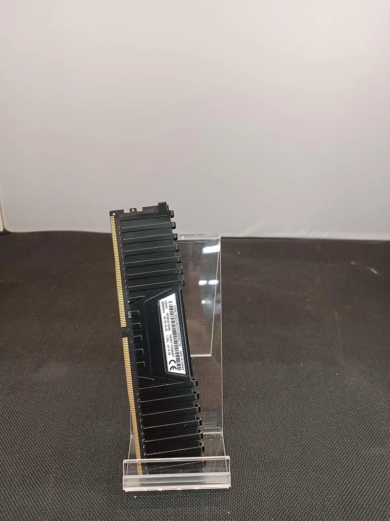 [SCHROTT] CORSAIR [DRAM-Fehler] DDR4-Speicher 8 GB CMK16GX4M2A2666C16