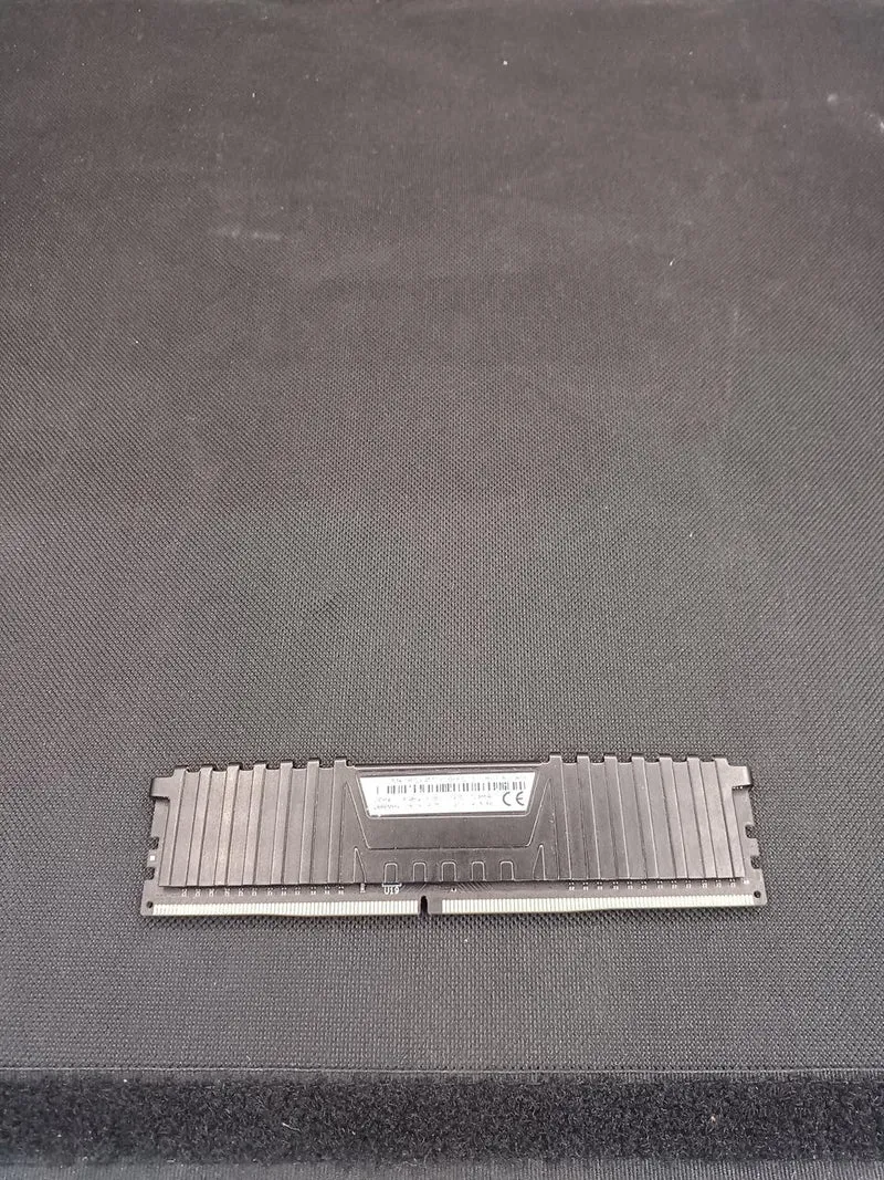 [SCHROTT] CORSAIR [DRAM-Fehler] DDR4-Speicher 8 GB CMK16GX4M2A2666C16