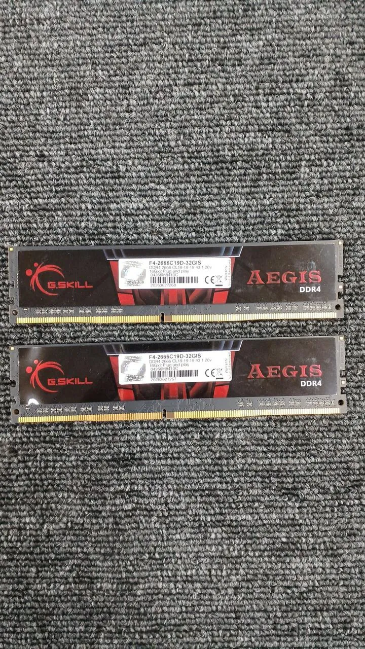 G.SKILL Speicher: F4-2666C19D-32GIS