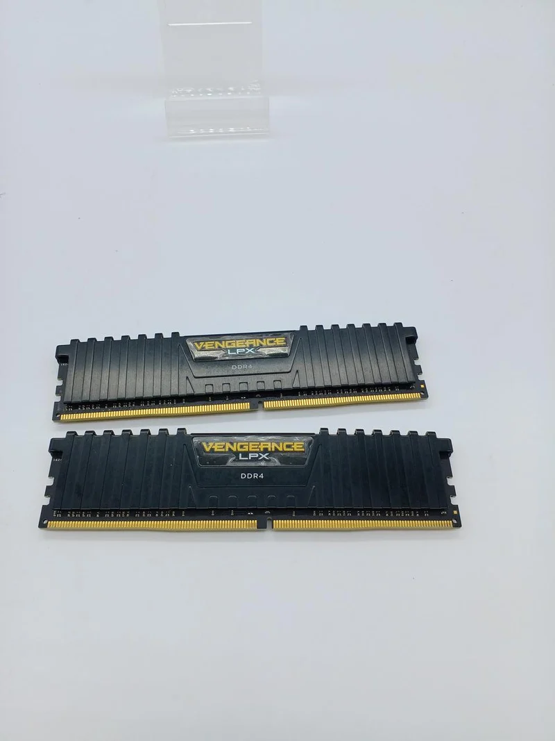 CORSAIR Arbeitsspeicher CMK64GX4M8B3200C16
