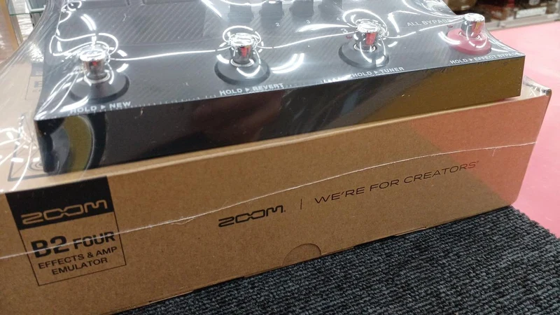 ZOOM Multi-Effektpedal B2 FOUR