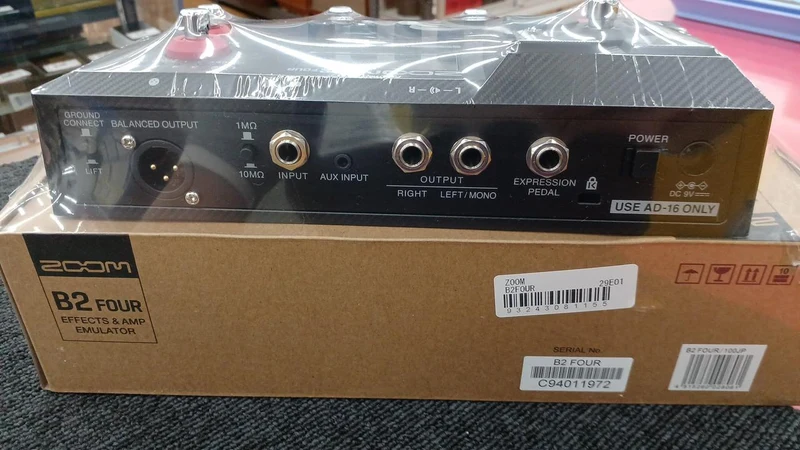 ZOOM Multi-Effektpedal B2 FOUR