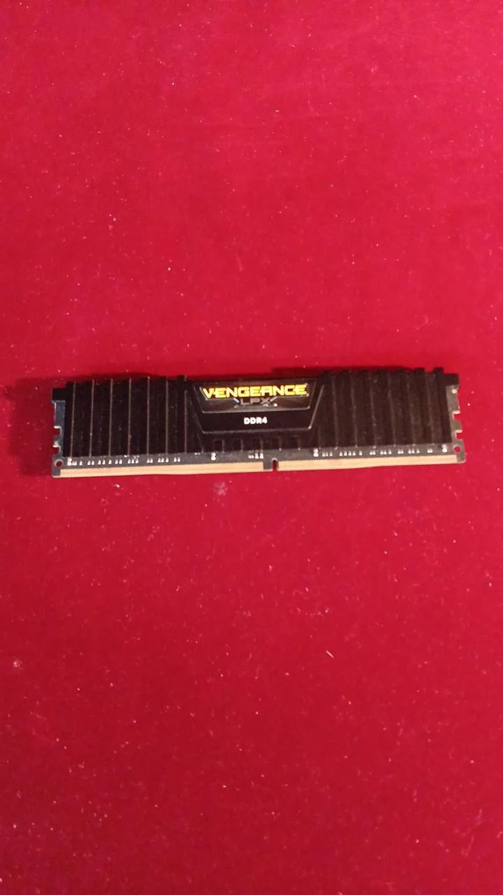 VENGEANCE Speicher: 16 GB CMK32GX4M2A2666C16