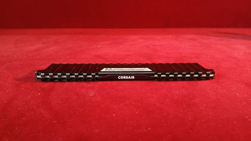 VENGEANCE Speicher: 16 GB CMK32GX4M2A2666C16