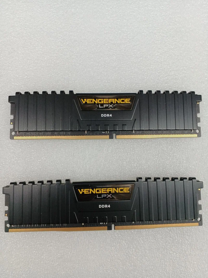 CORSAIR [16GBx2] DDR4-Speicher CMK32GX4M2A2666C16