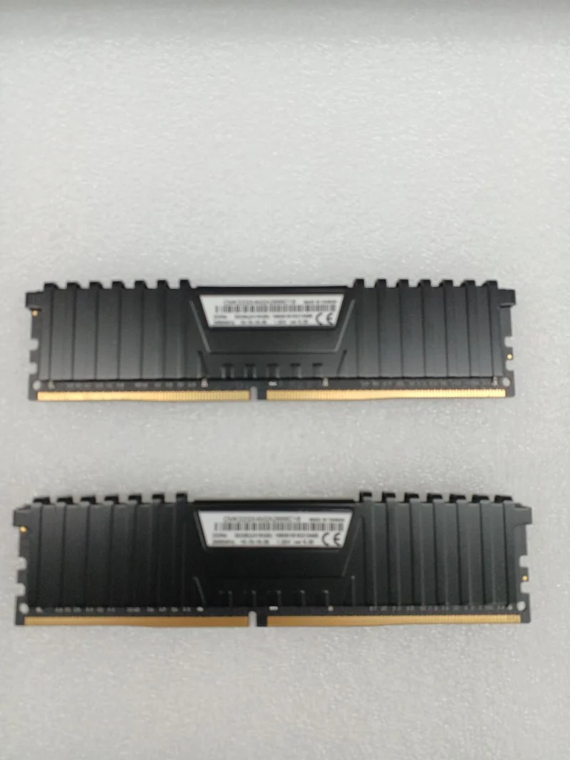 CORSAIR [16GBx2] DDR4-Speicher CMK32GX4M2A2666C16