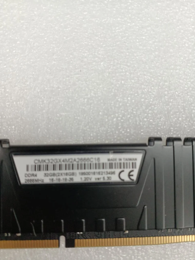 CORSAIR [16GBx2] DDR4-Speicher CMK32GX4M2A2666C16