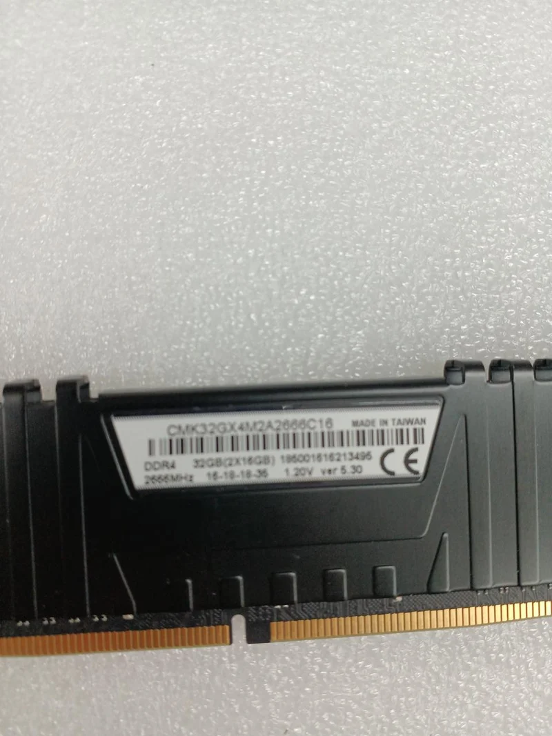 CORSAIR [16GBx2] DDR4-Speicher CMK32GX4M2A2666C16
