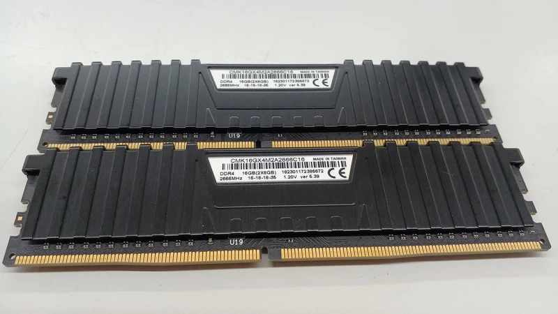 CORSAIR PC-Speicher CMK16G4M2A2666C16