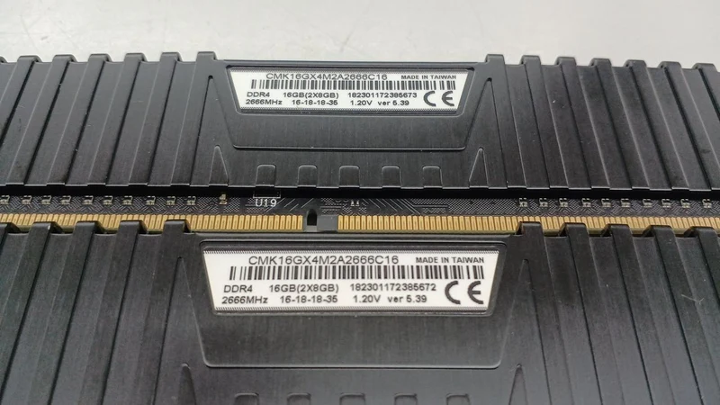 CORSAIR PC-Speicher CMK16G4M2A2666C16