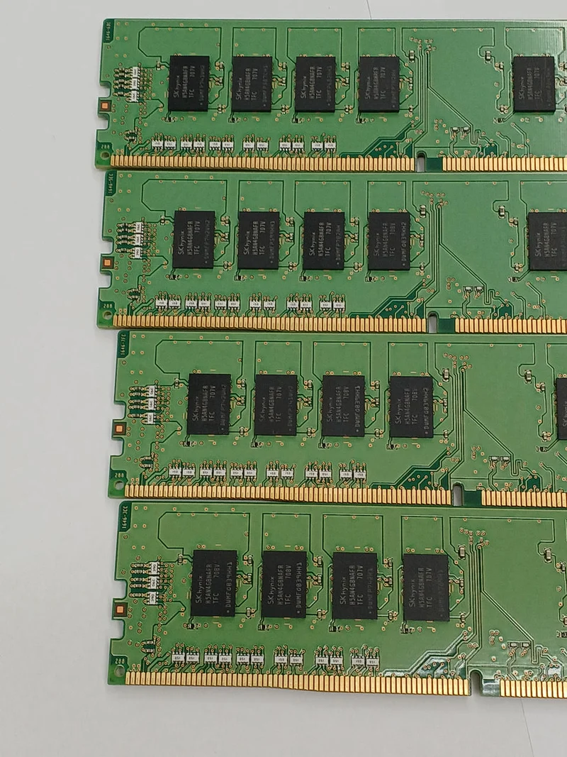 SK HYNIX PC4-17000 8GB 4er-Set HMA41GU6AFR8N
