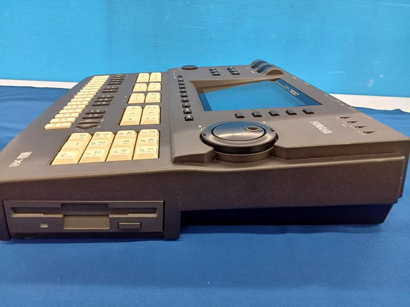 YAMAHA Sequenzer QY700